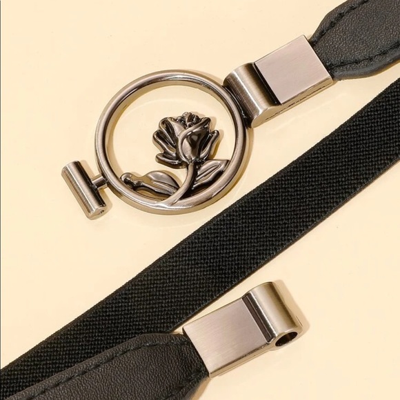 Stretch black belt silver toned rose flower buckle - Picture 2 of 4